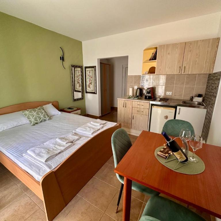 Studio apartmani Ljubica - Deluks Dvokrevetna Soba sa Zasebnim Krevetima - 5