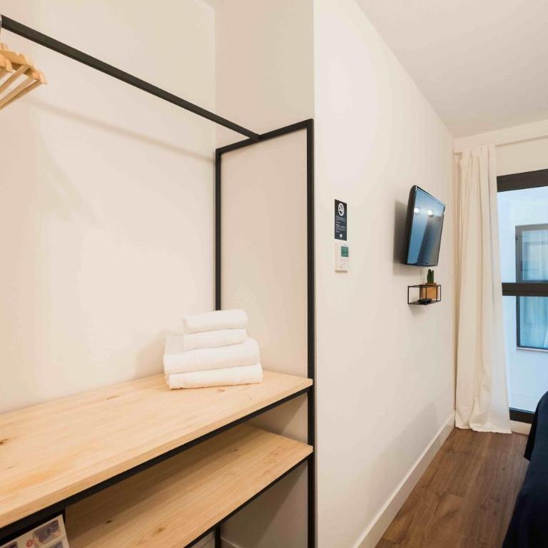 Magatzem 128 - Double Room with Patio View - 1
