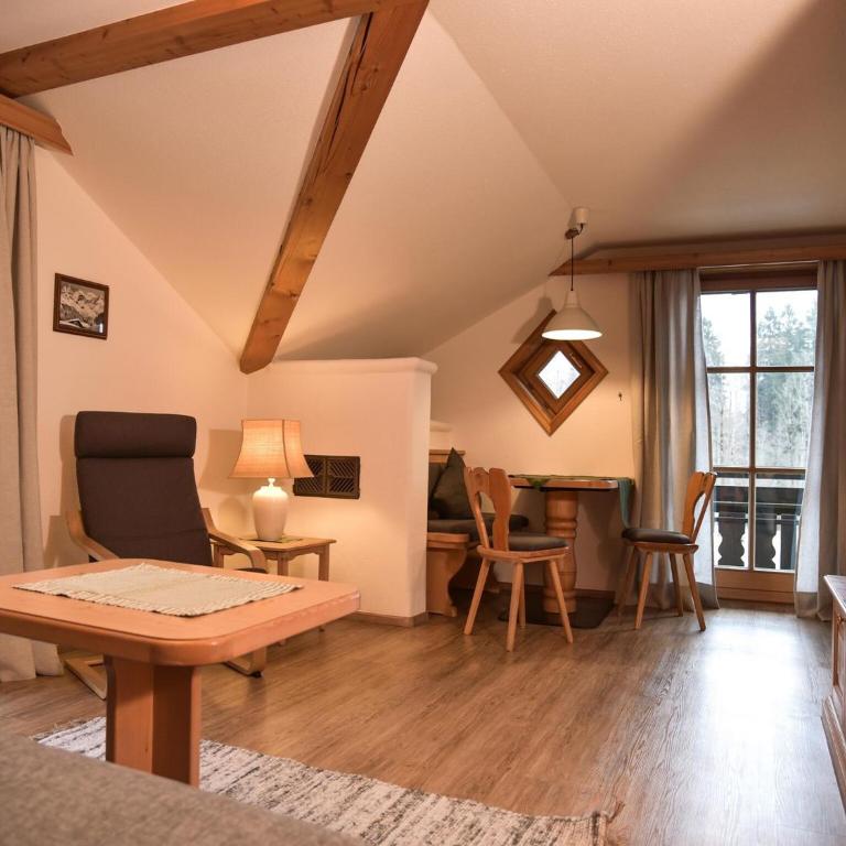 HAUS Susanne - TOP-Ferienwohnungen - SOMMER-Bergbahn inklusive - Comfort One-Bedroom Apartment with Two Balconies - Second Floor 4 - 4