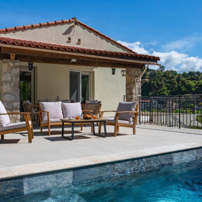 Villa with pool - Villa - 3