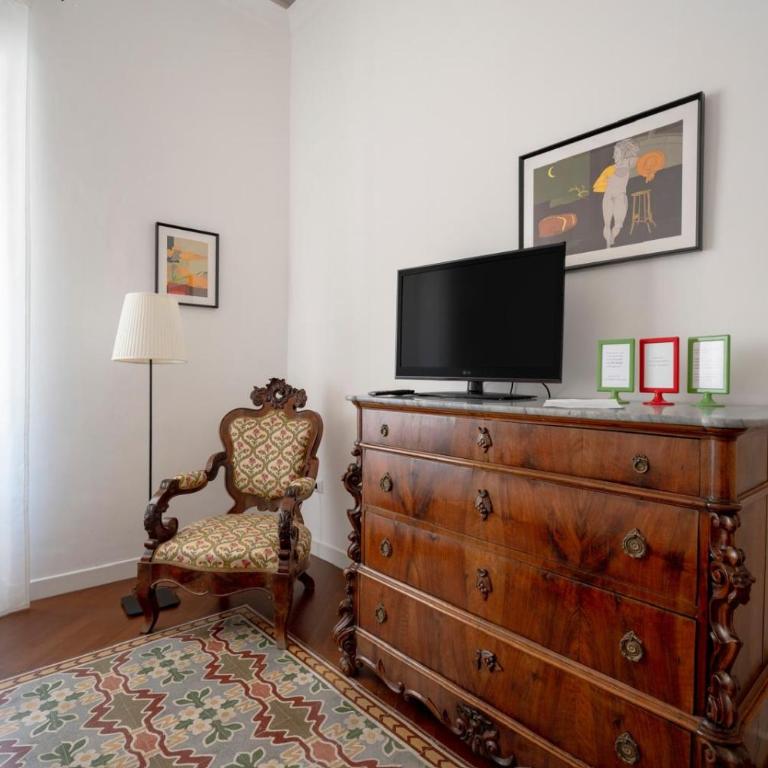 All'Angolo B&B - Camera Matrimoniale con Balcone - 8