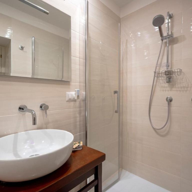 All'Angolo B&B - Camera Tripla - 8