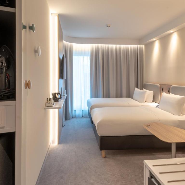 Holiday Inn Express - MUNICH NORTH by IHG - Corner Standard Twin Room with Sofa Bed - 8