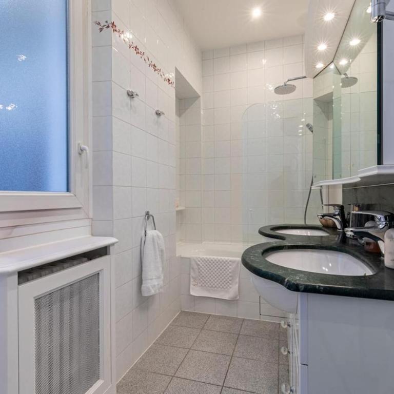 Exceptional 160 m2 apartment I Triangle d'Or - Appartement 3 Chambres Deluxe - 11