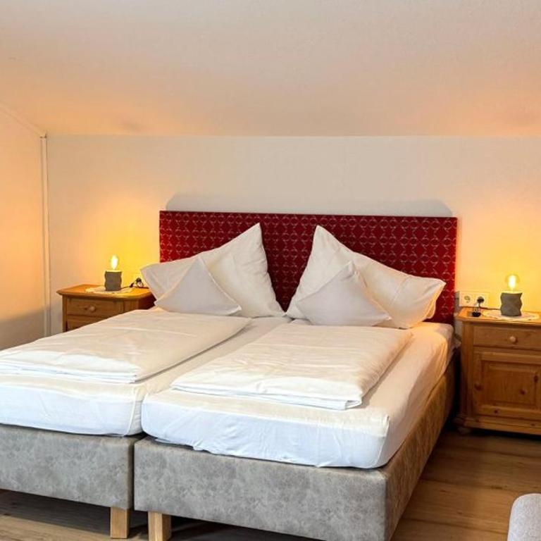 Bergland Dorfglück - social living - Triple Room - 2