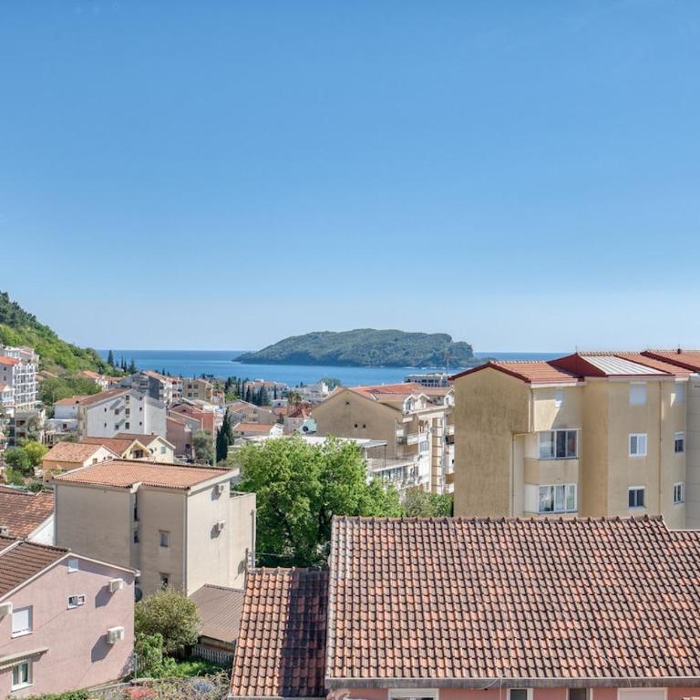 SeaView Escape Budva - Apartman sa 2 Spavaće Sobe, Balkonom i Pogledom na More - 4