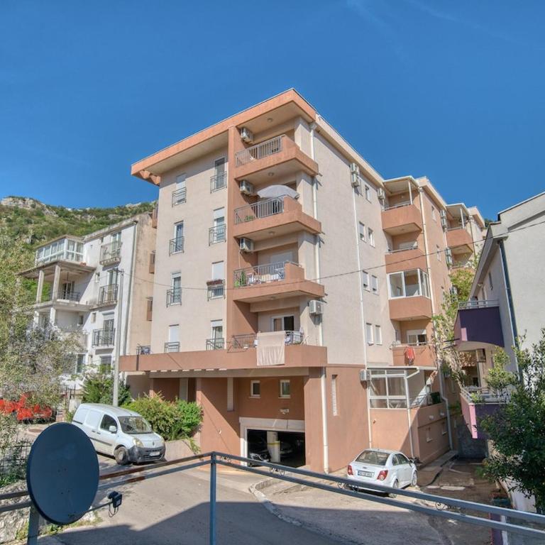 SeaView Escape Budva - Apartman sa 2 Spavaće Sobe, Balkonom i Pogledom na More - 8