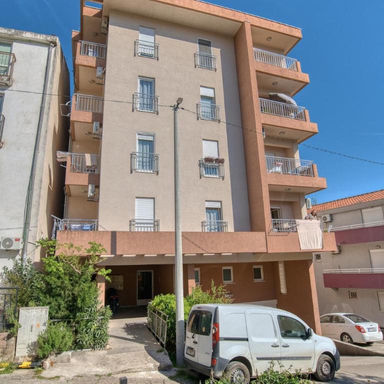 SeaView Escape Budva - Apartman sa 2 Spavaće Sobe, Balkonom i Pogledom na More - 14
