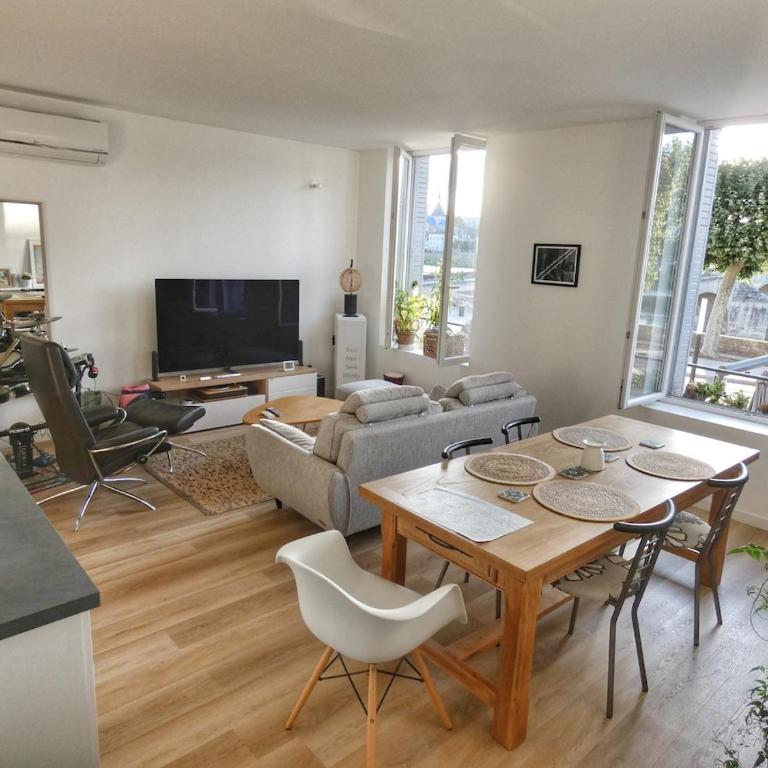 Vue Loire exceptionnelle avec Parking Chez Gabin - Apartamento de 2 dormitorios con vistas a la ciudad - 7
