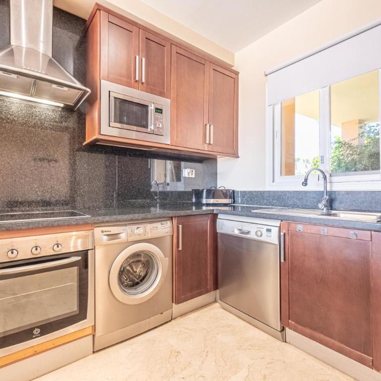 2 Beds with Sea View, Pool, close to Beach - Apartamento de 2 dormitorios - 20