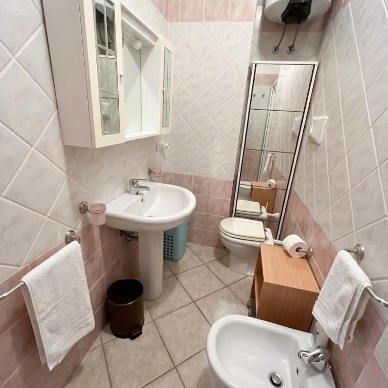 Casa al piano terra con 2 camere da letto, parcheggio privato e piscina condominiale - Two-Bedroom House - 3