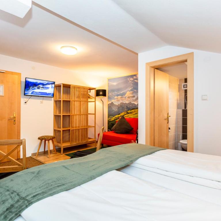 Sonnberg Lodge - Dreibettzimmer mit eigenem externen Bad - 3