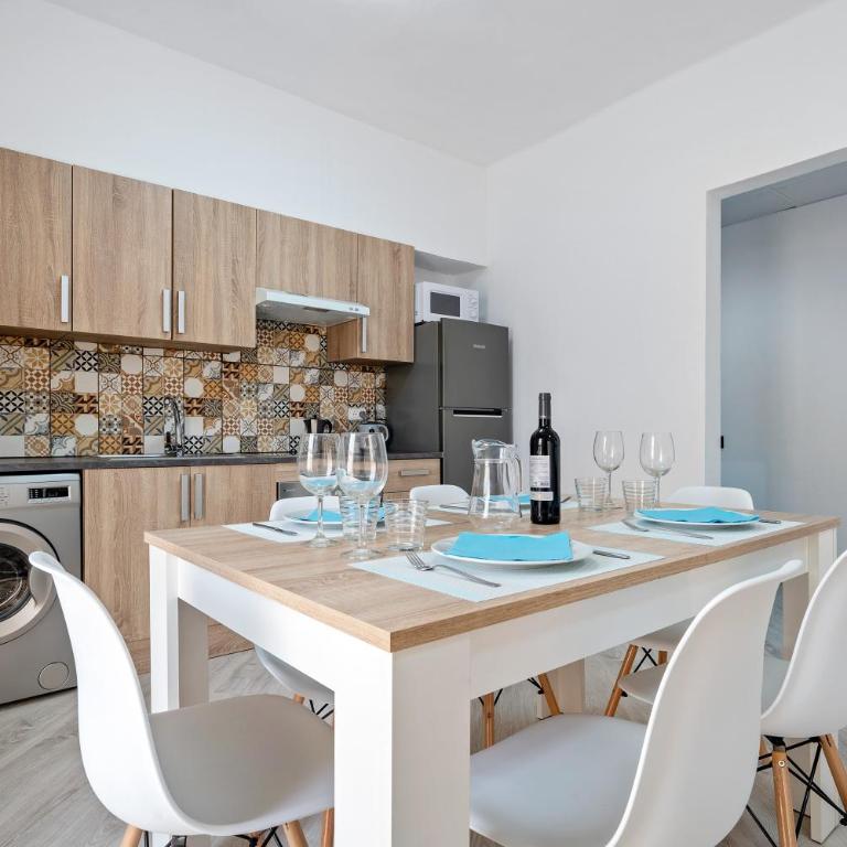 Cambrils Turistic 3a - Three-Bedroom Premium Apartment with Balcony - 2