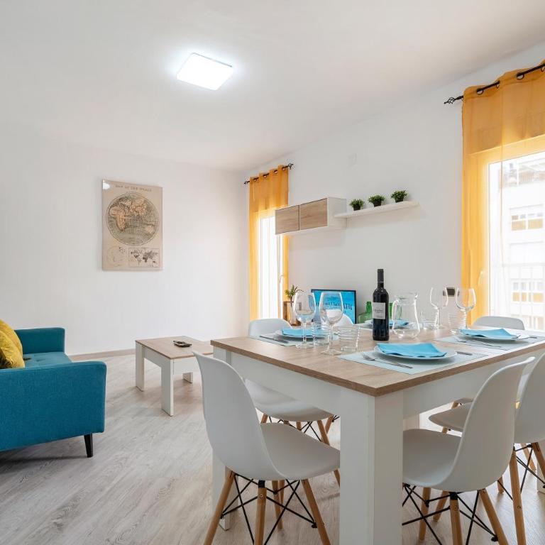 Cambrils Turistic 3a - Three-Bedroom Premium Apartment with Balcony - 3