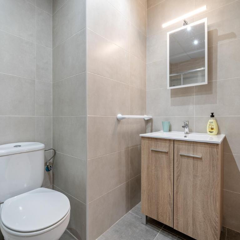 Cambrils Turistic 3a - Three-Bedroom Premium Apartment with Balcony - 8