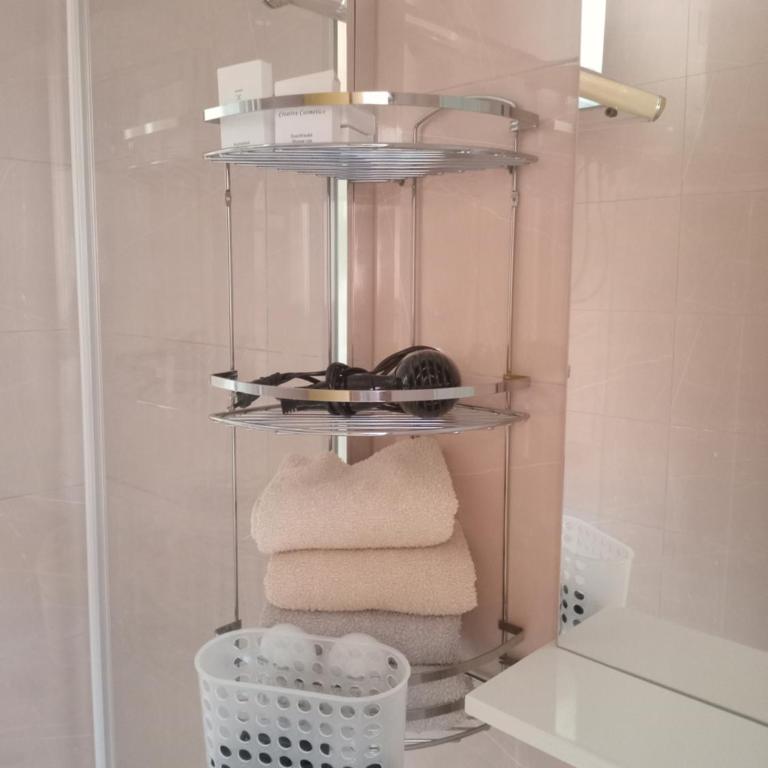 Two Bedroom Apartment in Mostar with Terrace & View - Apartman sa 2 Spavaće Sobe - 4