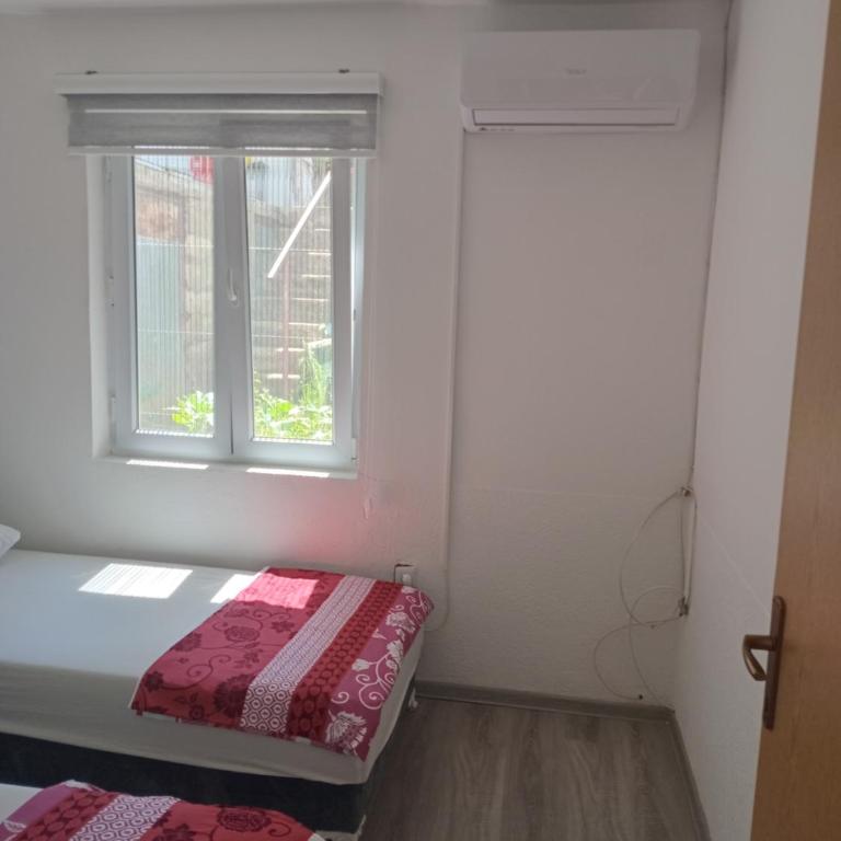 Two Bedroom Apartment in Mostar with Terrace & View - Apartman sa 2 Spavaće Sobe - 8