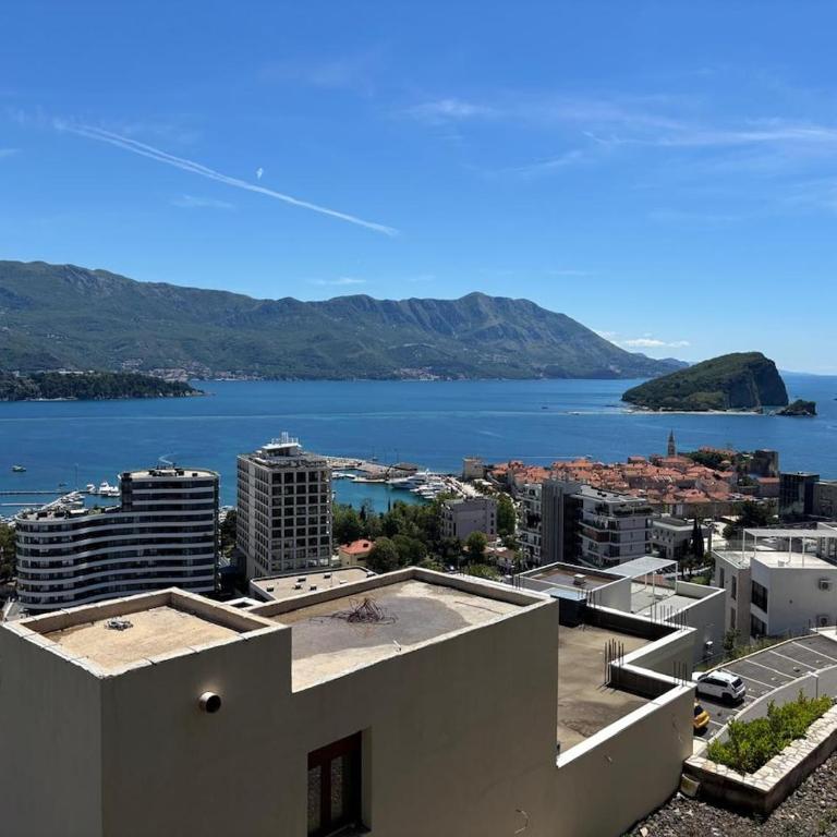 Sea View Escape Stylish 2 Bedroom Flat in Budva - Apartman sa 2 Spavaće Sobe - 3