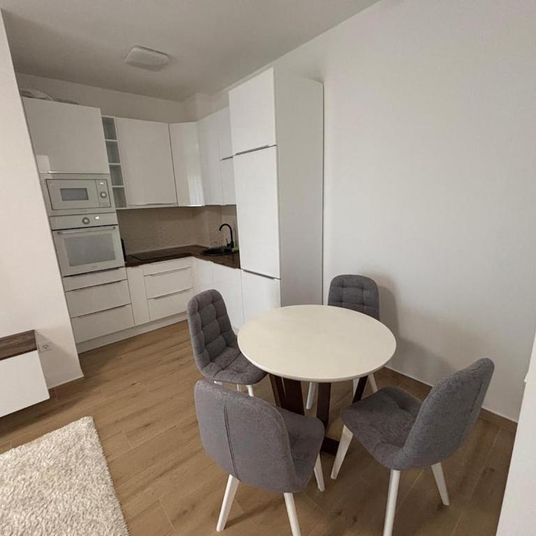 Sea View Escape Stylish 2 Bedroom Flat in Budva - Apartman sa 2 Spavaće Sobe - 10