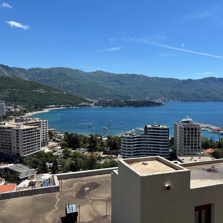 Sea View Escape Stylish 2 Bedroom Flat in Budva - Apartman sa 2 Spavaće Sobe - 4