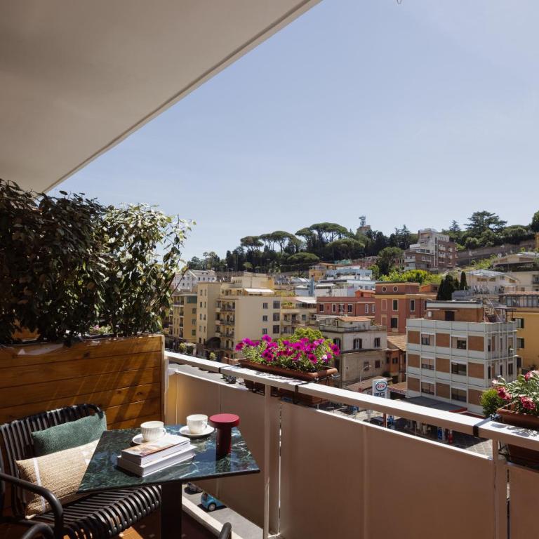 The Romex - Camera Matrimoniale Deluxe con Balcone - 9
