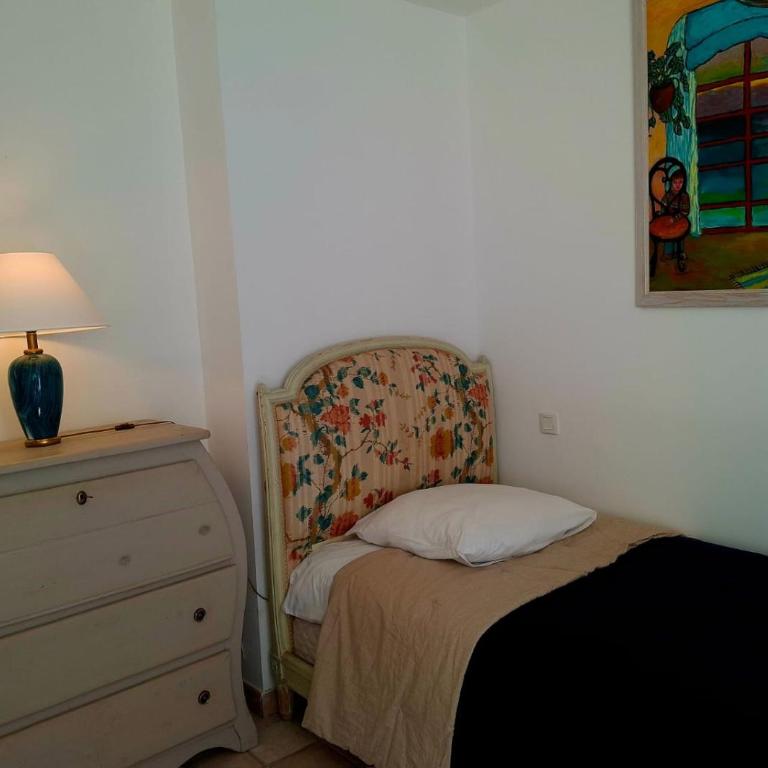 Le clos de la tour cassis piscine chauffée - Chambre Lits Jumeaux - 2