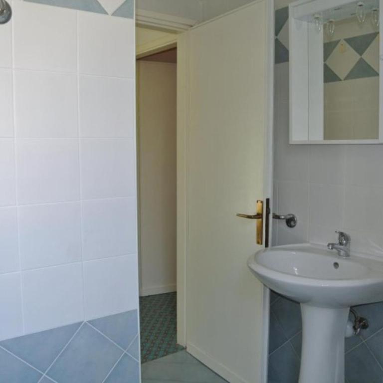 Charming villa with garden in a great area - Villa - 8