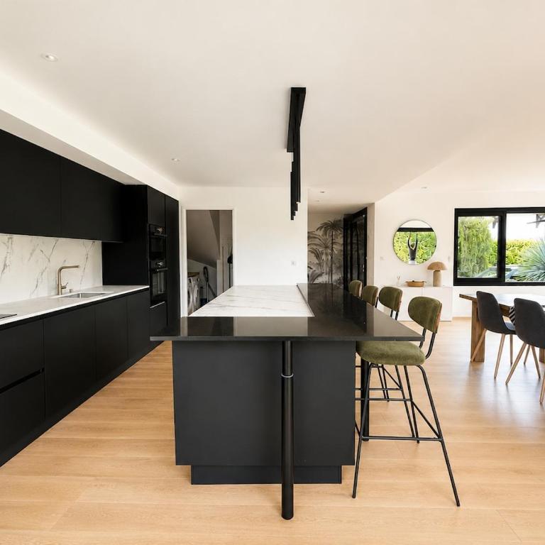 Villa Azura - Pool - Contemporary - Parking - Villa - 3