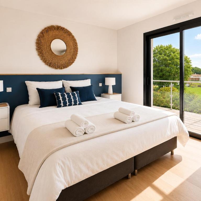 Villa Azura - Pool - Contemporary - Parking - Villa - 4