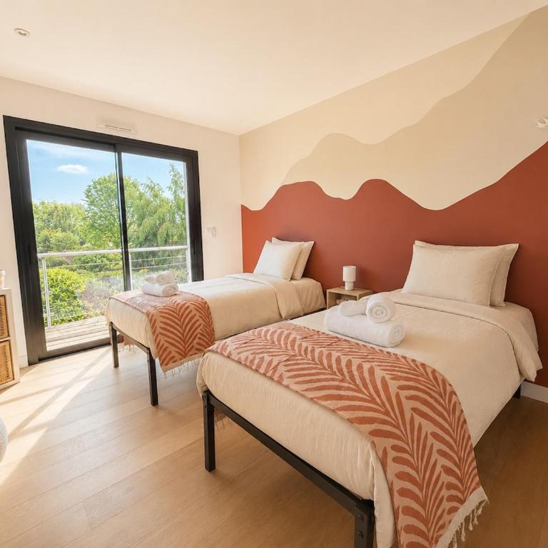 Villa Azura - Pool - Contemporary - Parking - Villa - 9