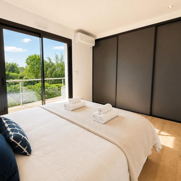 Villa Azura - Pool - Contemporary - Parking - Villa - 10