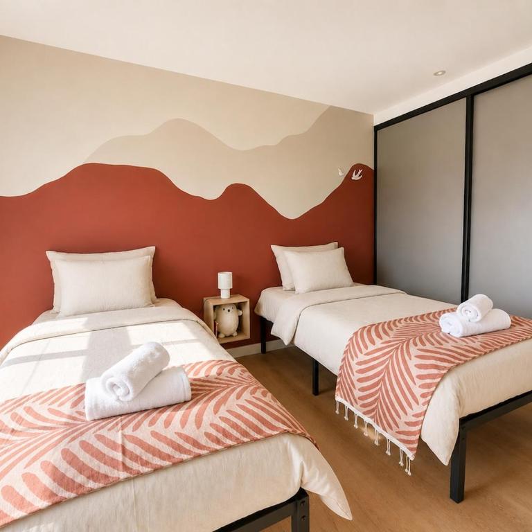 Villa Azura - Pool - Contemporary - Parking - Villa - 13