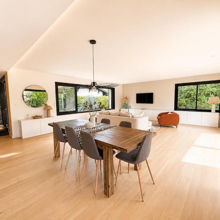 Villa Azura - Pool - Contemporary - Parking - Villa - 23