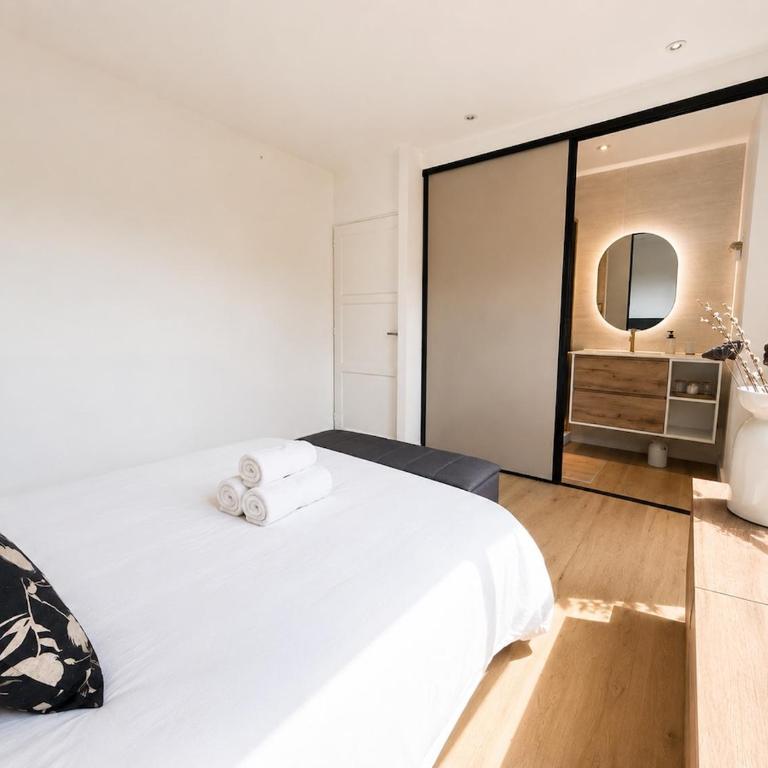 Villa Azura - Pool - Contemporary - Parking - Villa - 27