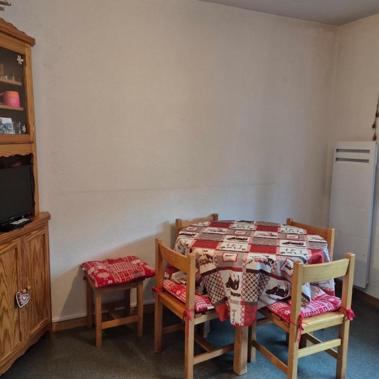 Appartement 4 personnes centre de la station Feclaz - acces piscine été - Appartamento - 4