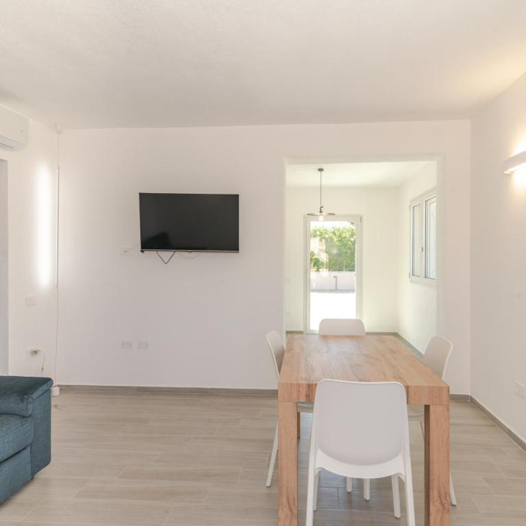 Apartment Blu with patio - Appartamento Deluxe con 2 Camere da Letto e Vista Giardino - 4