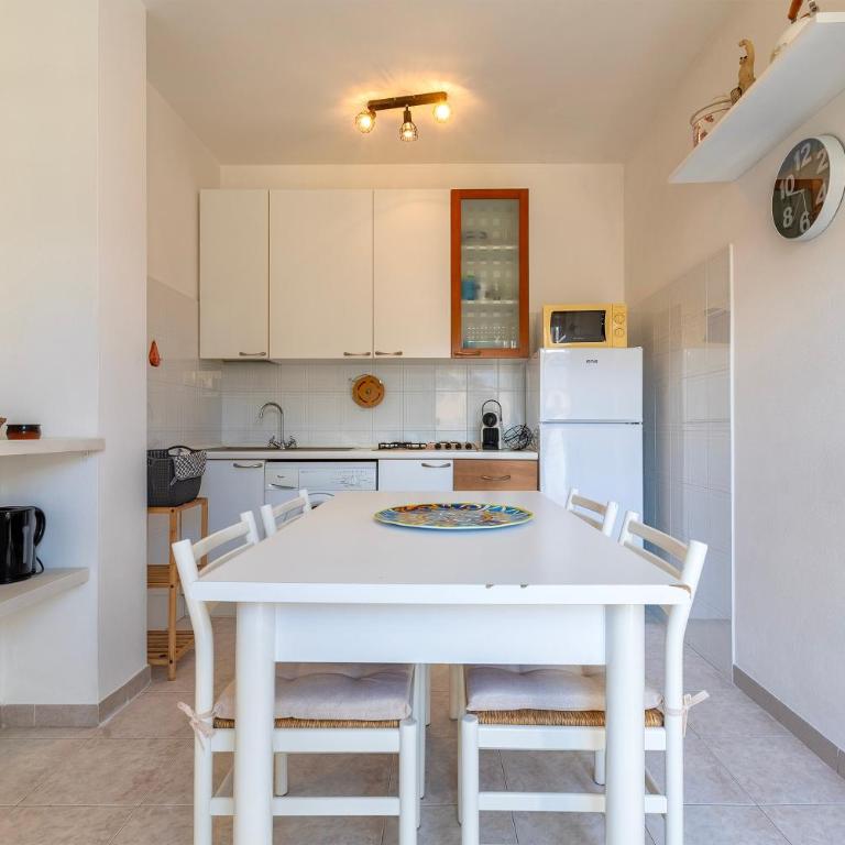 Casa Vacanza Antonio- Alghero - Two-Bedroom Deluxe Apartment with Balcony - 4