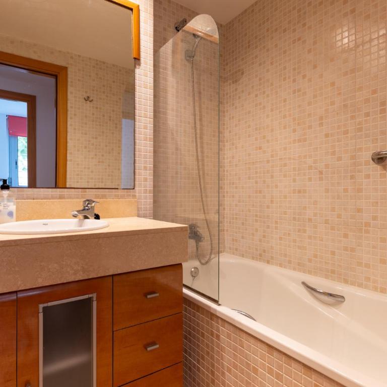 4-Bedroom Apartment with Private Garden in Tossa de Mar - Apartamento con 4 dormitorios - 19