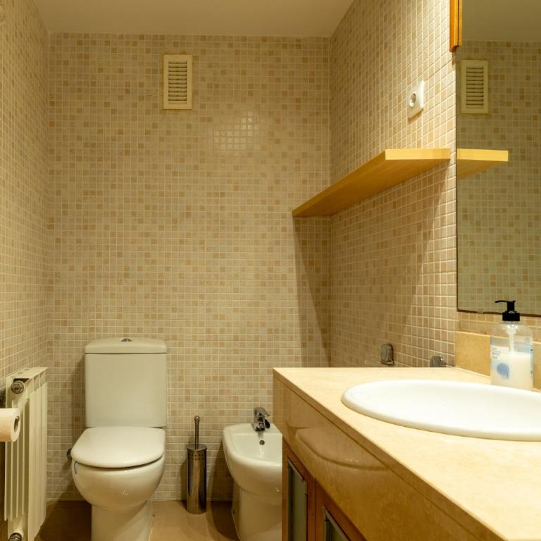 4-Bedroom Apartment with Private Garden in Tossa de Mar - Apartamento con 4 dormitorios - 18