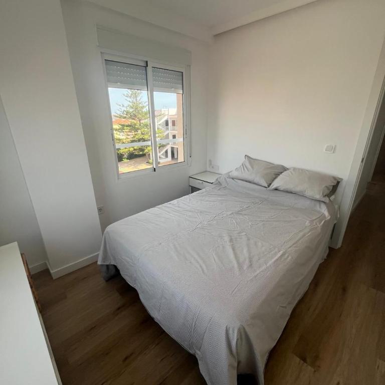 Apartamento La Calma en Primera Línea de Playa - Three-Bedroom Apartment - 3