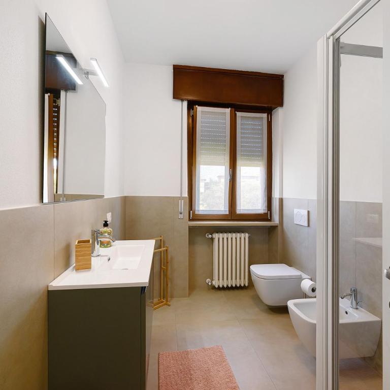 Charming Lake Garda Apartment - Two-Bedroom Deluxe Apartment with Garden View - 23
