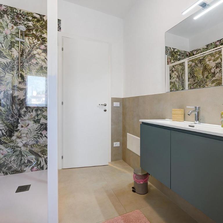 Charming Lake Garda Apartment - Two-Bedroom Deluxe Apartment with Garden View - 22