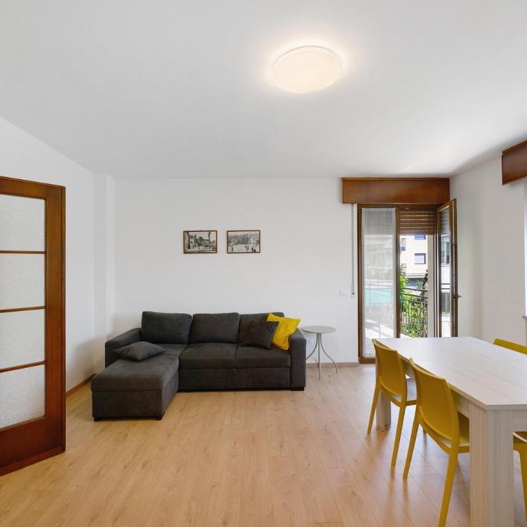 Charming Lake Garda Apartment - Two-Bedroom Deluxe Apartment with Garden View - 25
