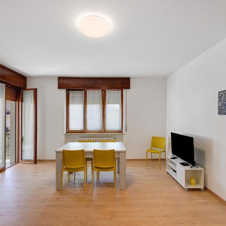 Charming Lake Garda Apartment - Two-Bedroom Deluxe Apartment with Garden View - 8