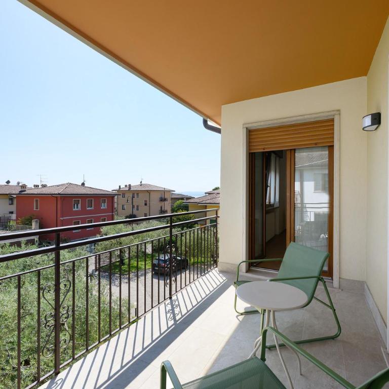 Charming Lake Garda Apartment - Two-Bedroom Deluxe Apartment with Garden View - 1