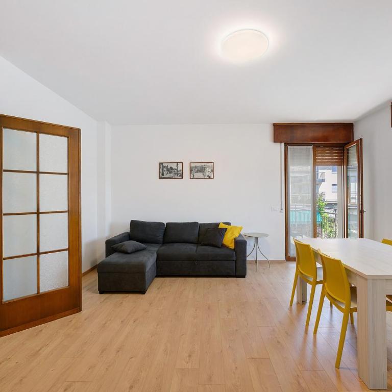 Charming Lake Garda Apartment - Two-Bedroom Deluxe Apartment with Garden View - 7