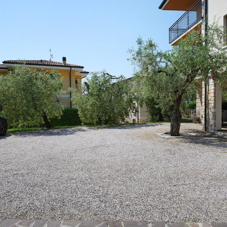 Charming Lake Garda Apartment - Two-Bedroom Deluxe Apartment with Garden View - 29