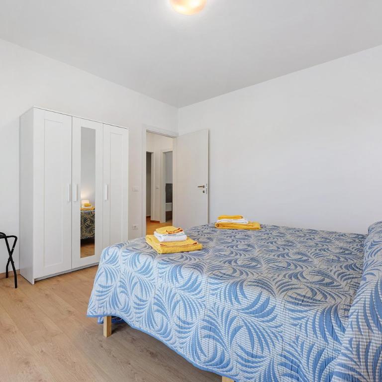 Charming Lake Garda Apartment - Two-Bedroom Deluxe Apartment with Garden View - 13