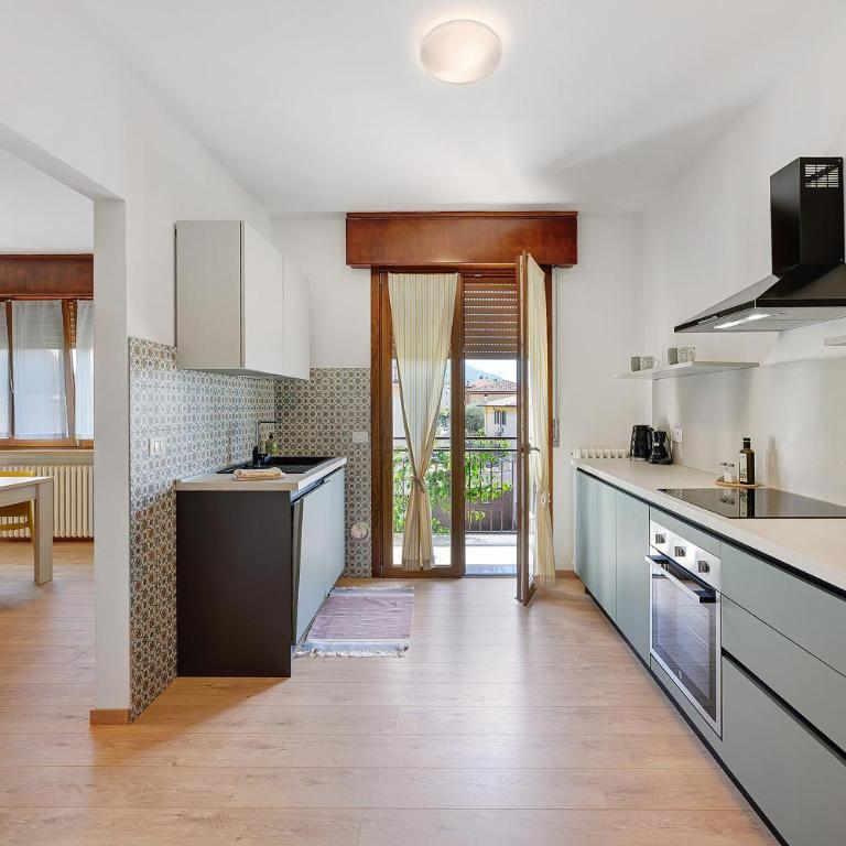 Charming Lake Garda Apartment - Two-Bedroom Deluxe Apartment with Garden View - 4