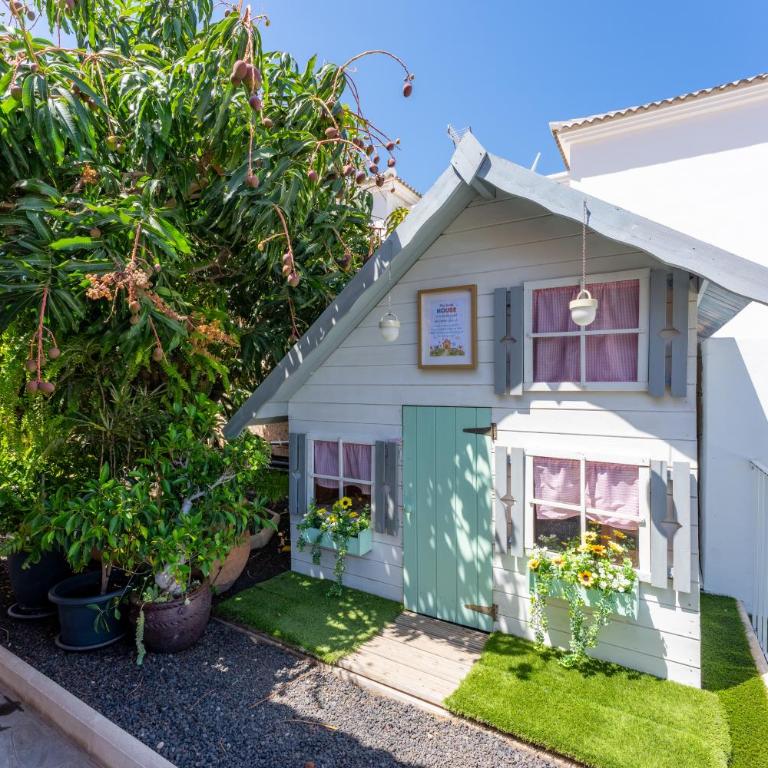 Maronata Villa with pool and children's playhouse - Three-Bedroom House - 17